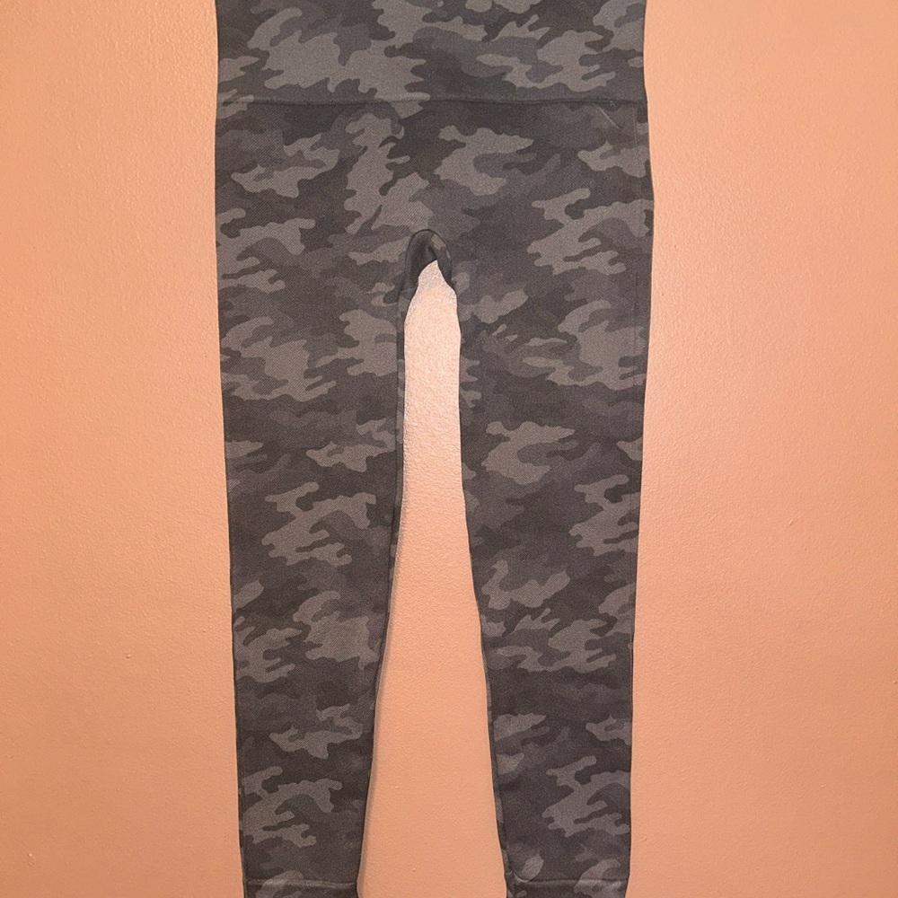 Spanx Leggings Womens Small Green Camo Look At Me Now Seamless High Rise Stretch - Picture 7 of 8